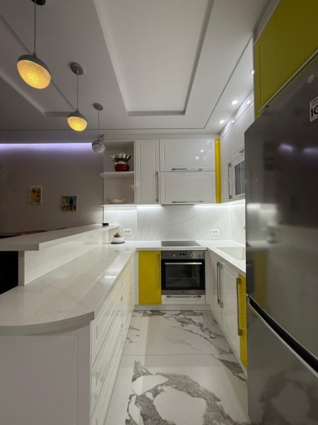 Tirane, jepet me qera apartament 2+1+Ballkon Kati 5, 125 m² 1.200 € (Komuna e Parisit)