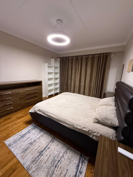 Tirane, jepet me qera apartament 2+1+Ballkon Kati 5, 125 m² 1.200 € (Komuna e Parisit)