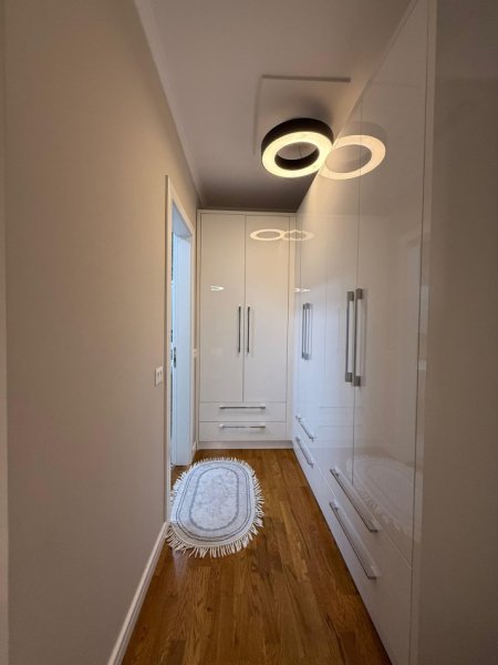 Tirane, jepet me qera apartament 2+1+Ballkon Kati 5, 125 m² 1.200 € (Komuna e Parisit)