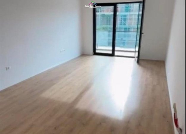 Tirane, jepet me qera zyre Kati 3, 117 m² 700 € (rruga e dibres)