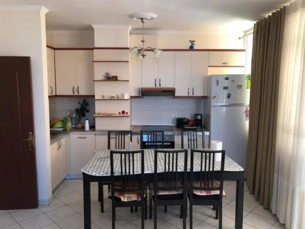 Tirane, jepet me qera apartament 3+1+Aneks+Ballkon Kati 7, 155 m² 1.150 € (DRITAN HOXHA)