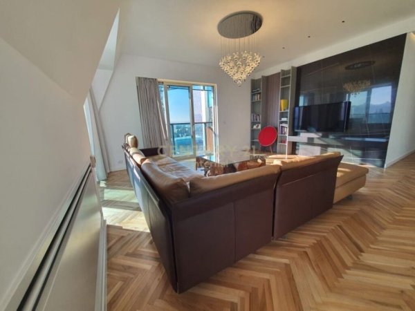 Tirane, jepet me qera apartament 1+1+Aneks+Ballkon Kati 14, 121 m² 2.000 € (AMBASADOR 3)
