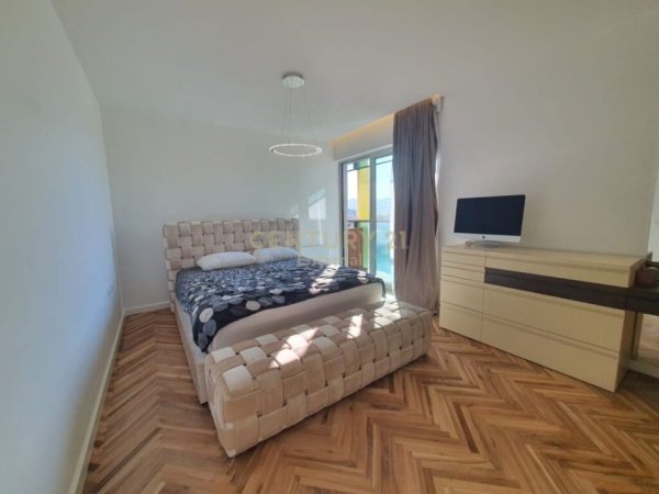 Tirane, jepet me qera apartament 1+1+Aneks+Ballkon Kati 14, 121 m² 2.000 € (AMBASADOR 3)