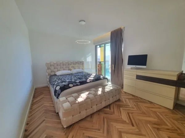 Tirane, jepet me qera apartament 1+1+Aneks+Ballkon Kati 14, 121 m² 2.000 € (AMBASADOR 3)