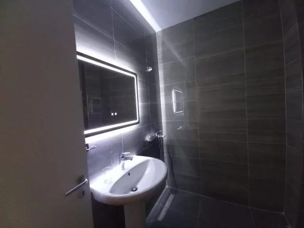 Tirane, jepet me qera apartament 1+1+Ballkon Kati 0, 60 m² 530 € (KODRA E DIELLIT)