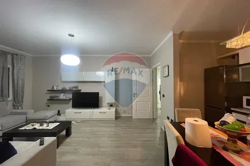 Tirane, jepet me qera apartament 2+1 , 105 m² 650 € (Komuna e Parisit)