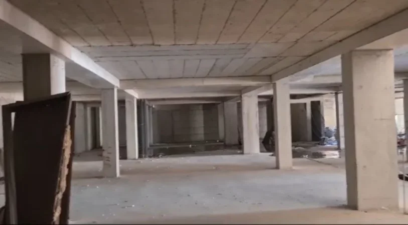 Tirane, shes ambjent biznesi Kati 0, 842 m² 1.200.000 € (Xhamia Selit)