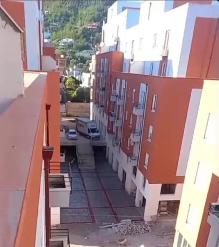 Tirane, shes ambjent biznesi Kati 0, 842 m² 1.200.000 € (Xhamia Selit)