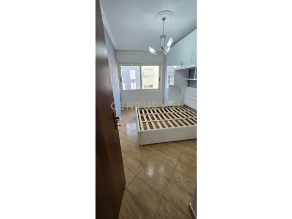 Tirane, shes apartament 1+1+Aneks+Ballkon Kati 3, 57 m² 135.000 € (Ish Parku)