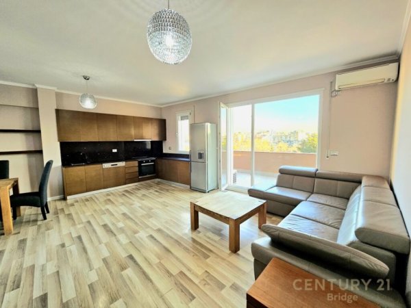 Tirane, jepet me qera apartament duplex Dublex Kati 5, 167 m² 1.200 € (PARLAMENTI)