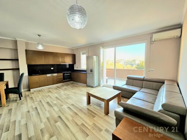 Tirane, jepet me qera apartament duplex Dublex Kati 5, 167 m² 1.200 € (PARLAMENTI)
