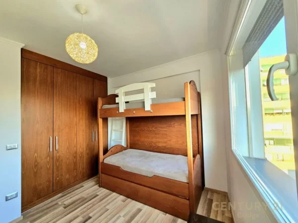 Tirane, jepet me qera apartament duplex Dublex Kati 5, 167 m² 1.200 € (PARLAMENTI)