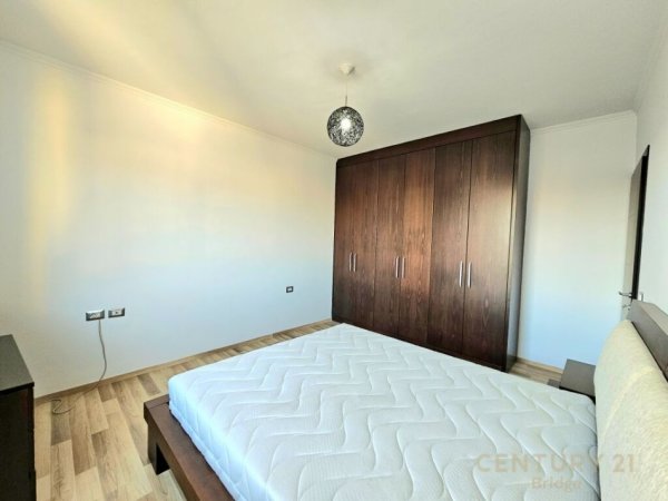 Tirane, jepet me qera apartament duplex Dublex Kati 5, 167 m² 1.200 € (PARLAMENTI)
