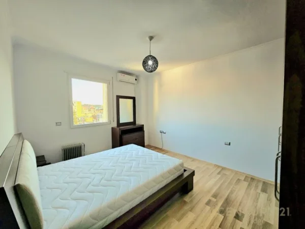 Tirane, jepet me qera apartament duplex Dublex Kati 5, 167 m² 1.200 € (PARLAMENTI)