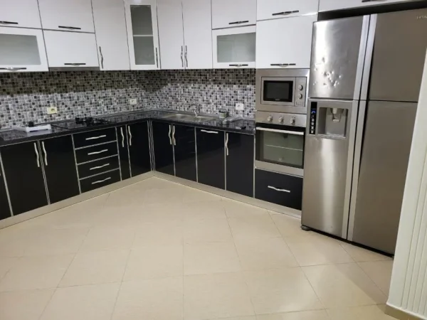 Tirane, jepet me qera Vile 3 Katshe Kati 3, 300 m² 1.000 € (AUTOSTRADA TR-DR)