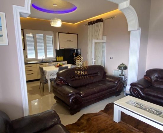 Tirane, jepet me qera Vile 2+1+Ballkon , 150 m² 400 € (Petrele)