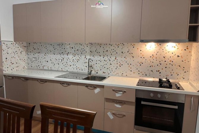 Tirane, jepet me qera apartament 1+1+Ballkon Kati 2, 63 m² 450 € (xhanfize keko)