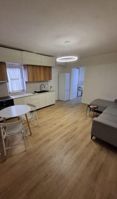 Tirane, jepet me qera apartament 2+1 Kati 4, 65 m² 600 € (Qender)
