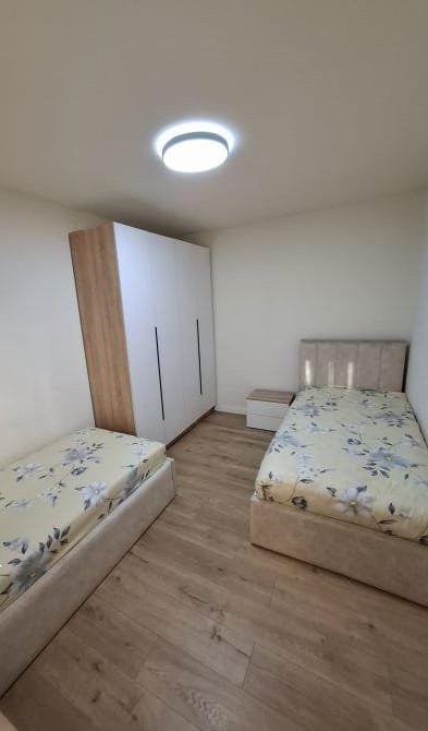 Tirane, jepet me qera apartament 2+1 Kati 4, 65 m² 600 € (Qender)