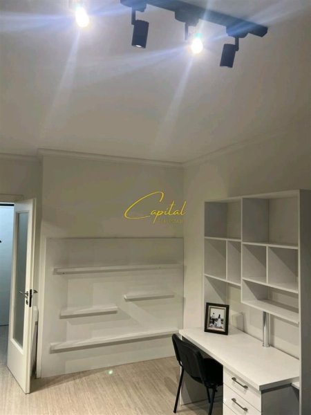 Tirane, jepet me qera apartament 1+1 Kati 1, 60 m² 600 € (PAZARI I RI)