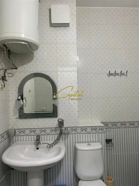 Tirane, jepet me qera apartament 1+1 Kati 1, 60 m² 600 € (PAZARI I RI)