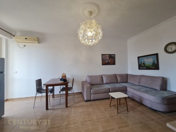 Tirane, jepet me qera apartament 2+1+Aneks+Ballkon Kati 4, 75 m² 550 € (RRUGA E BARRIKADAVE)