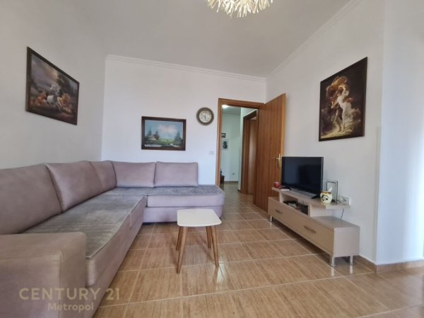 Tirane, jepet me qera apartament 2+1+Aneks+Ballkon Kati 4, 75 m² 550 € (RRUGA E BARRIKADAVE)