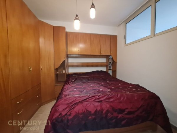 Tirane, jepet me qera apartament 2+1+Aneks+Ballkon Kati 4, 75 m² 550 € (RRUGA E BARRIKADAVE)