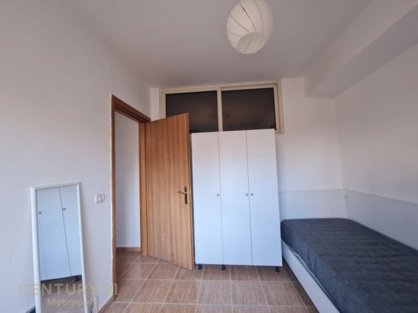 Tirane, jepet me qera apartament 2+1+Aneks+Ballkon Kati 4, 75 m² 550 € (RRUGA E BARRIKADAVE)