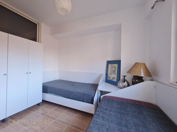 Tirane, jepet me qera apartament 2+1+Aneks+Ballkon Kati 4, 75 m² 550 € (RRUGA E BARRIKADAVE)