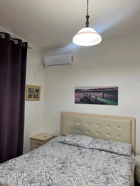 Tirane, jepet me qera apartament 1+1+Ballkon Kati 7, 57 m² 600 € (QENDER)