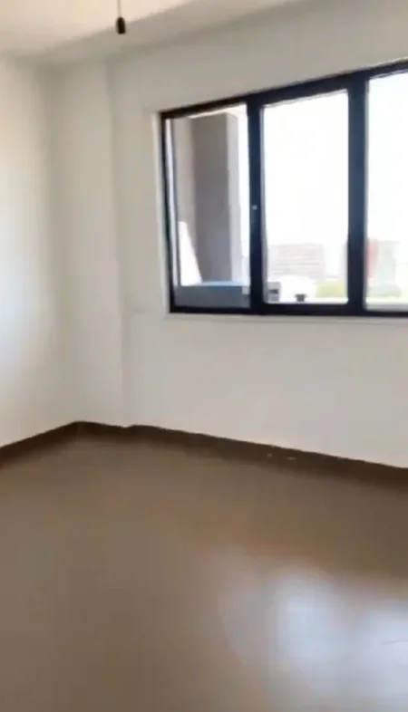 Tirane, jepet me qera apartament 2+1+Ballkon Kati 6, 128 m² 400 € (prane Casa Italia)