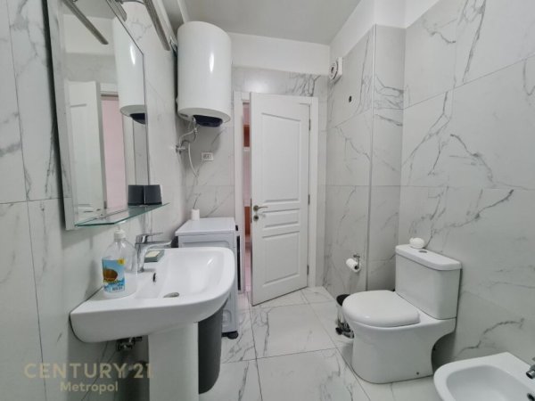 Tirane, jepet me qera apartament 1+1+Aneks+Ballkon Kati 6, 78 m² 500 € (Rruga Panorama)