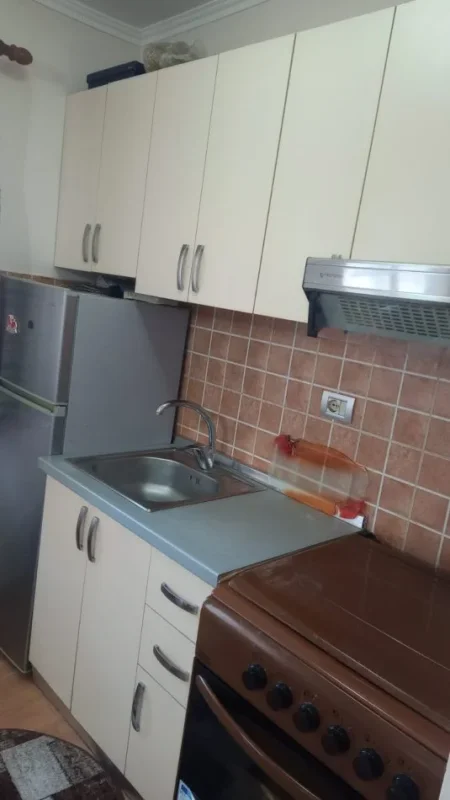 Tirane, shitet apartament 1+1+Ballkon Kati 2, 58 m² 93.000 € (rruga Bardhyl)