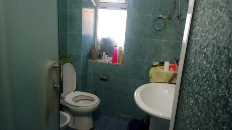 Tirane, shitet apartament 1+1+Ballkon Kati 2, 58 m² 93.000 € (rruga Bardhyl)