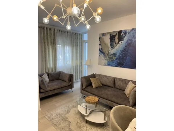 Tirane, jepet me qera apartament 2+1+Aneks+Ballkon Kati 2, 72 m² 700 € (Pazari i Ri)