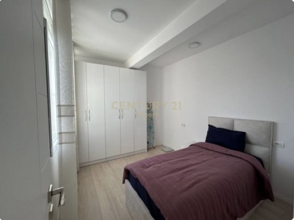 Tirane, jepet me qera apartament 2+1+Aneks+Ballkon Kati 2, 72 m² 700 € (Pazari i Ri)