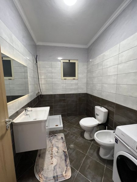 Tirane, shitet apartament 2+1+Ballkon Kati 8, 98 m² 143.000 € (astiri)