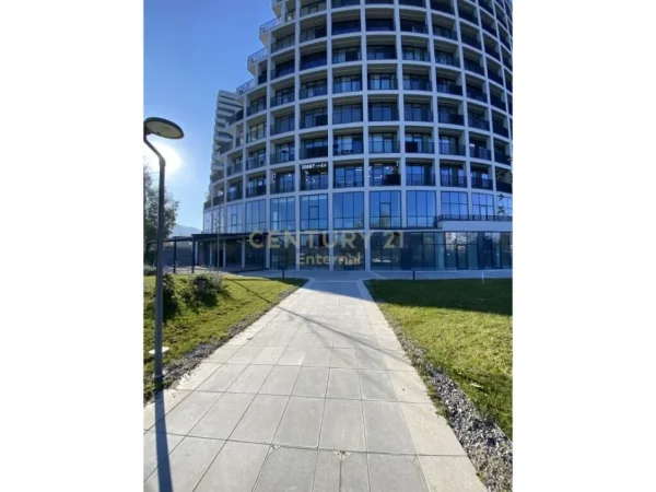 Tirane, jepet me qera ambjent biznesi , 220 m² 5.000 € (Rezidenca Lake View)