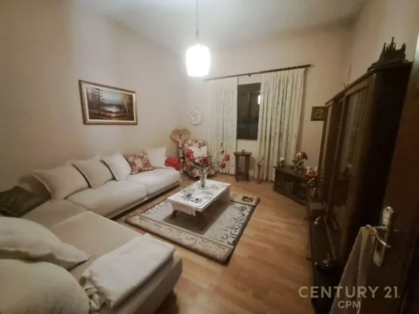 Tirane, jepet me qera zyre Kati 3, 150 m² 1.800 € (Myslym SHYRI)
