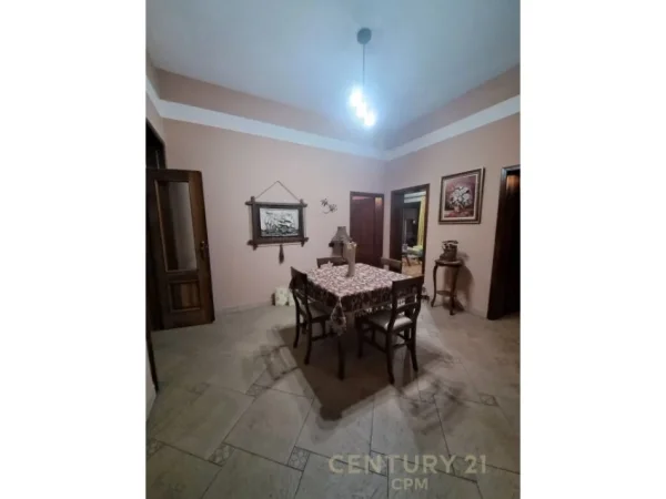 Tirane, jepet me qera zyre Kati 3, 150 m² 1.800 € (Myslym SHYRI)