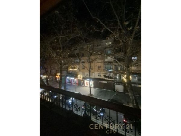 Tirane, jepet me qera zyre Kati 3, 150 m² 1.800 € (Myslym SHYRI)