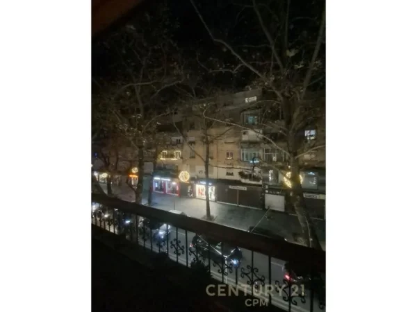 Tirane, jepet me qera zyre Kati 3, 150 m² 1.800 € (Myslym SHYRI)