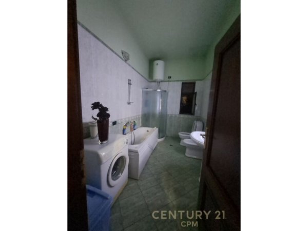 Tirane, jepet me qera zyre Kati 3, 150 m² 1.800 € (Myslym SHYRI)