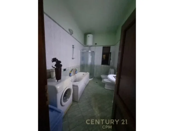 Tirane, jepet me qera zyre Kati 3, 150 m² 1.800 € (Myslym SHYRI)