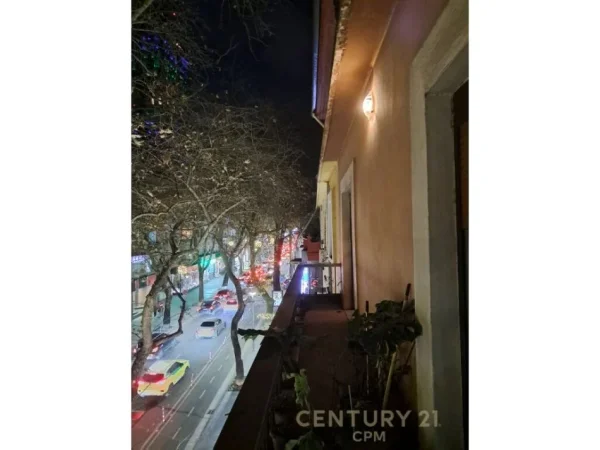 Tirane, jepet me qera zyre Kati 3, 150 m² 1.800 € (Myslym SHYRI)