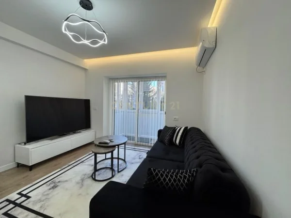 Tirane, jepet me qera apartament 1+1+Aneks+Ballkon Kati 3, 50 m² 520 € (XHAMLLIKU)