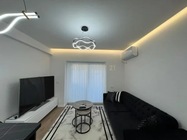 Tirane, jepet me qera apartament 1+1+Aneks+Ballkon Kati 3, 50 m² 520 € (XHAMLLIKU)