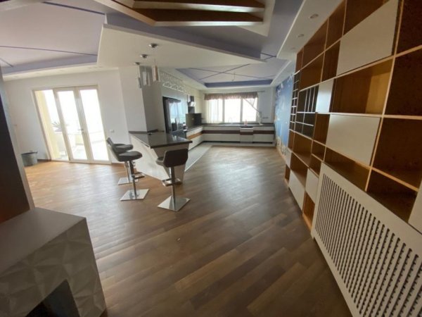Durres, shitet apartament 3+1+Aneks+Ballkon , 250 m² 310.000 € (Plazh, Te rrota kuqe.)