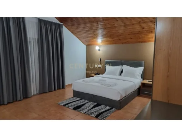 Tirane, jepet me qera hotel Kati 4, 650 m² 6.000 € (Kombinat)